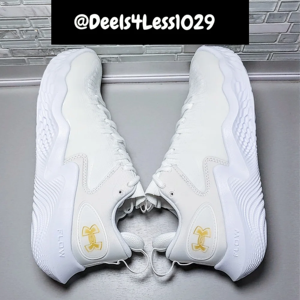 Under Armour Flow Ace Volleyball Womens Size 8.5 White Metallic Gold